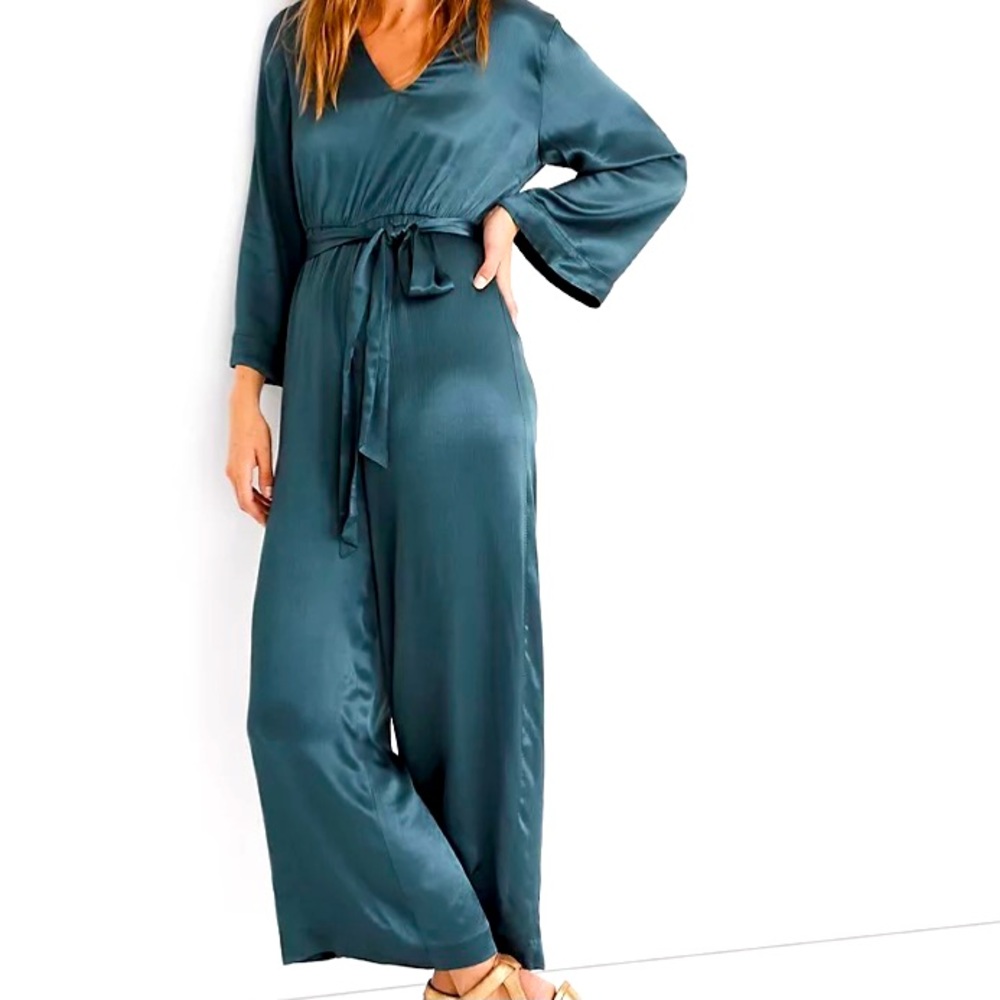Madewell Satin V-Neck Jumpsuit. Perfect for the holidays! Size 2. NWOT
